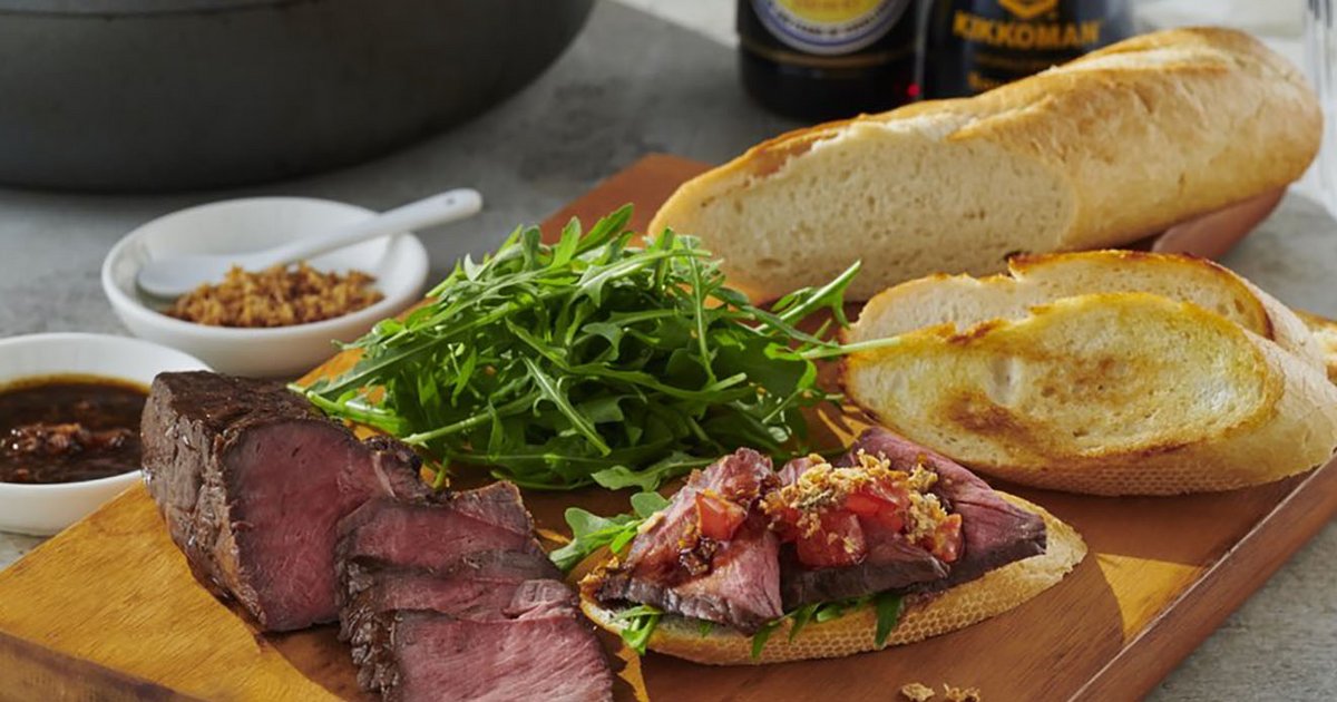 Yakiniku-roast beef on toasted baguette | Kikkoman