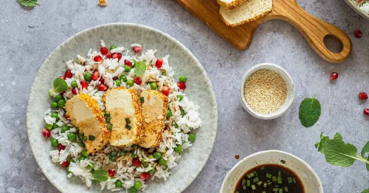 Sesame tofu katsu with rice and green peas | Kikkoman