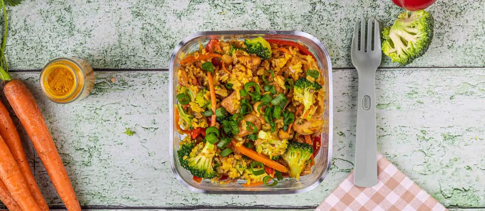 Egg fried rice with chicken and vegetables