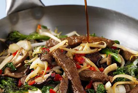 Spicy chilli beef and mushroom stir-fry recipe