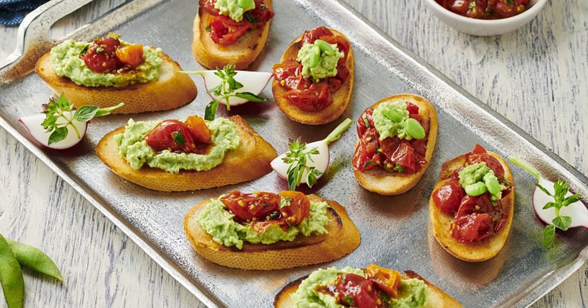 Bruschetta with edamame and semi-dried tomatoes | Kikkoman