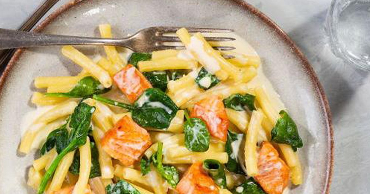Macaroni with Spinach and Salmon | Kikkoman