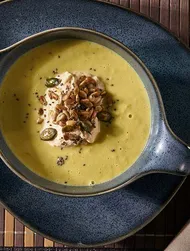 Cream of sweetcorn soup with crunchy kernels