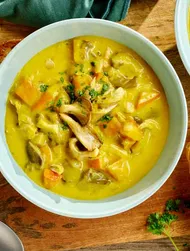 Oyster mushroom and chicken chowder