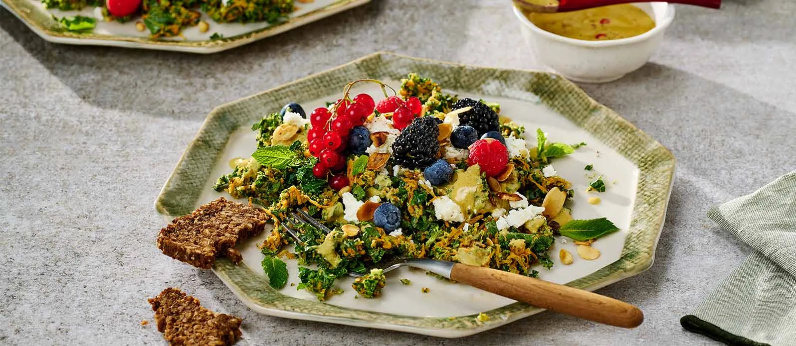 Broccoli salad with kale & feta