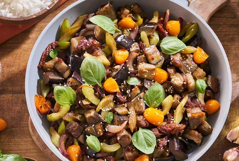 Stir-fry aubergine and sun-dried tomatoes