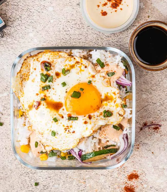 Rice salad with courgette and egg