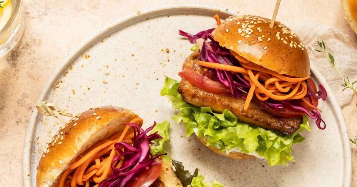 Spicy Fish Burger with Cabbage and Carrot Slaw | Kikkoman
