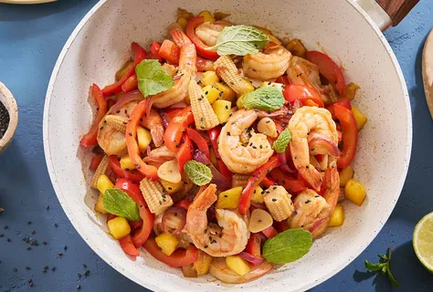 Prawn stir-fry with mango and mint