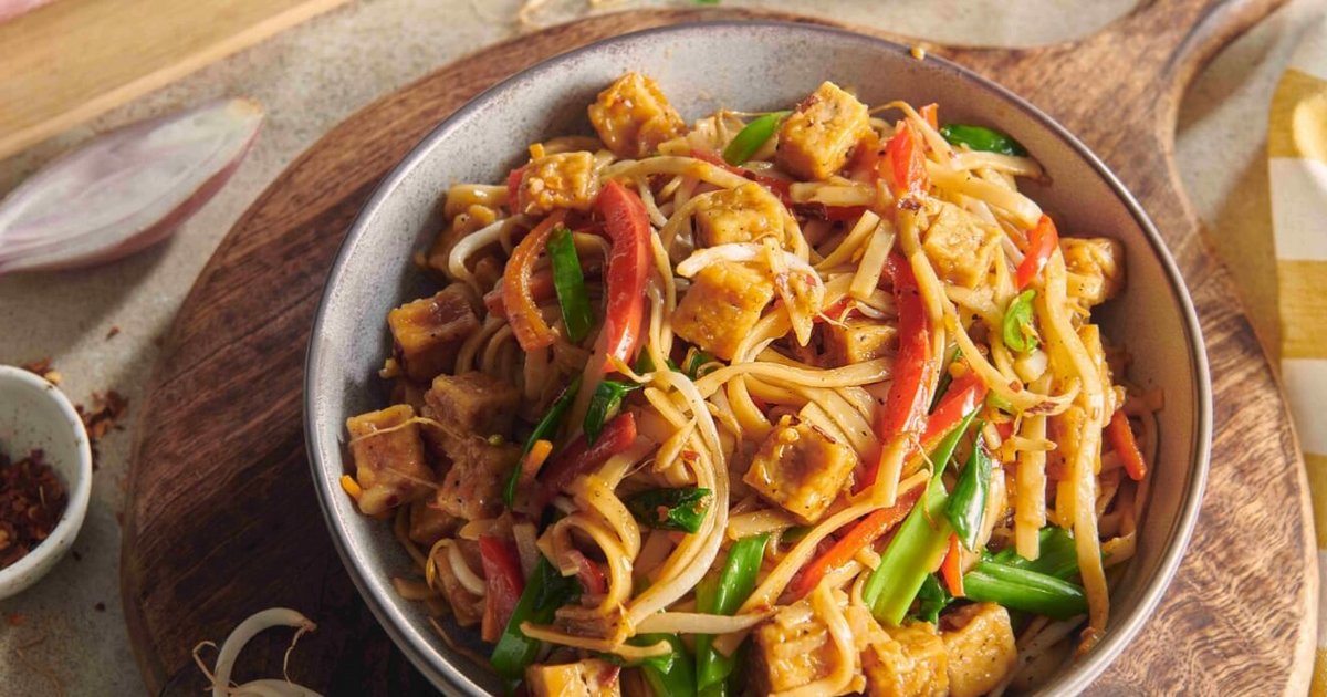 Tofu Stir-Fry Noodles: Vegetarian Chow Mein | Kikkoman UK Recipe