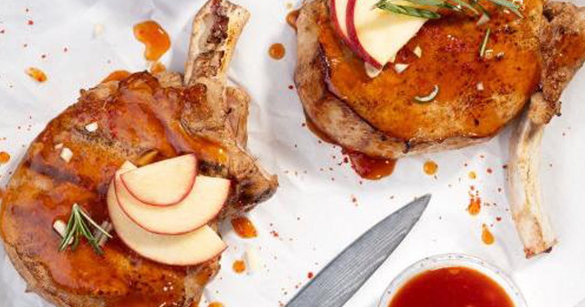 Grilled pork chops in rum and apple marinade | Kikkoman