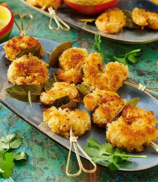 Spicy breadcrumbed prawns-skewers with creamy edamame dip