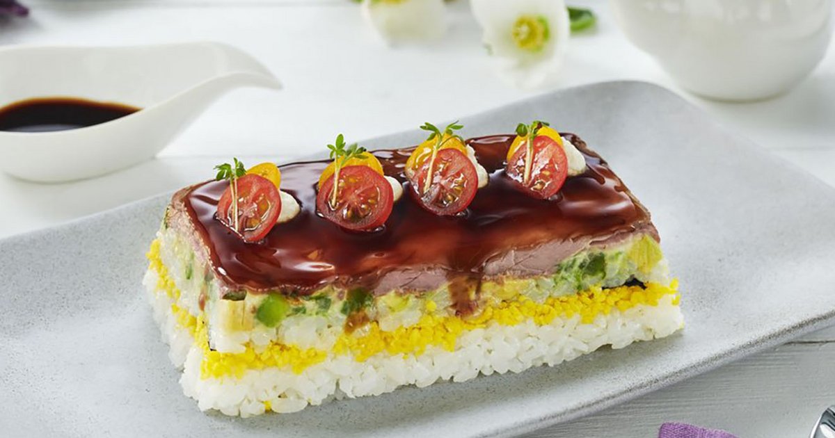 Sushi cake with roast beef and avocado | Kikkoman