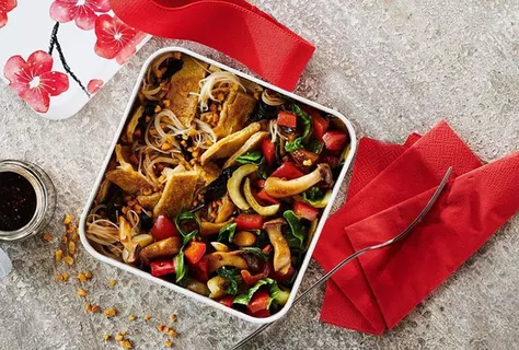 Japanese style Omelette, Noodle and Vegetable Bento Box Recipe