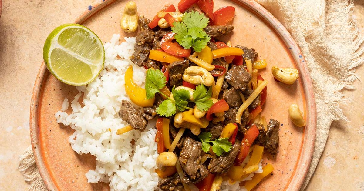 Stir fry beef in teriyaki sauce with cashew nuts and jasmine rice