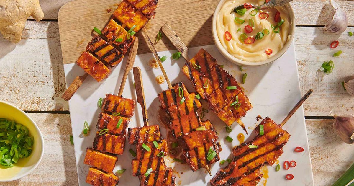 Teriyaki-marinated tofu skewers with sesame oil and peanut butter | Kikkoman