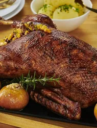Christmas Goose with Baked Apples