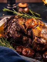 Braised lamb with dried fruits
