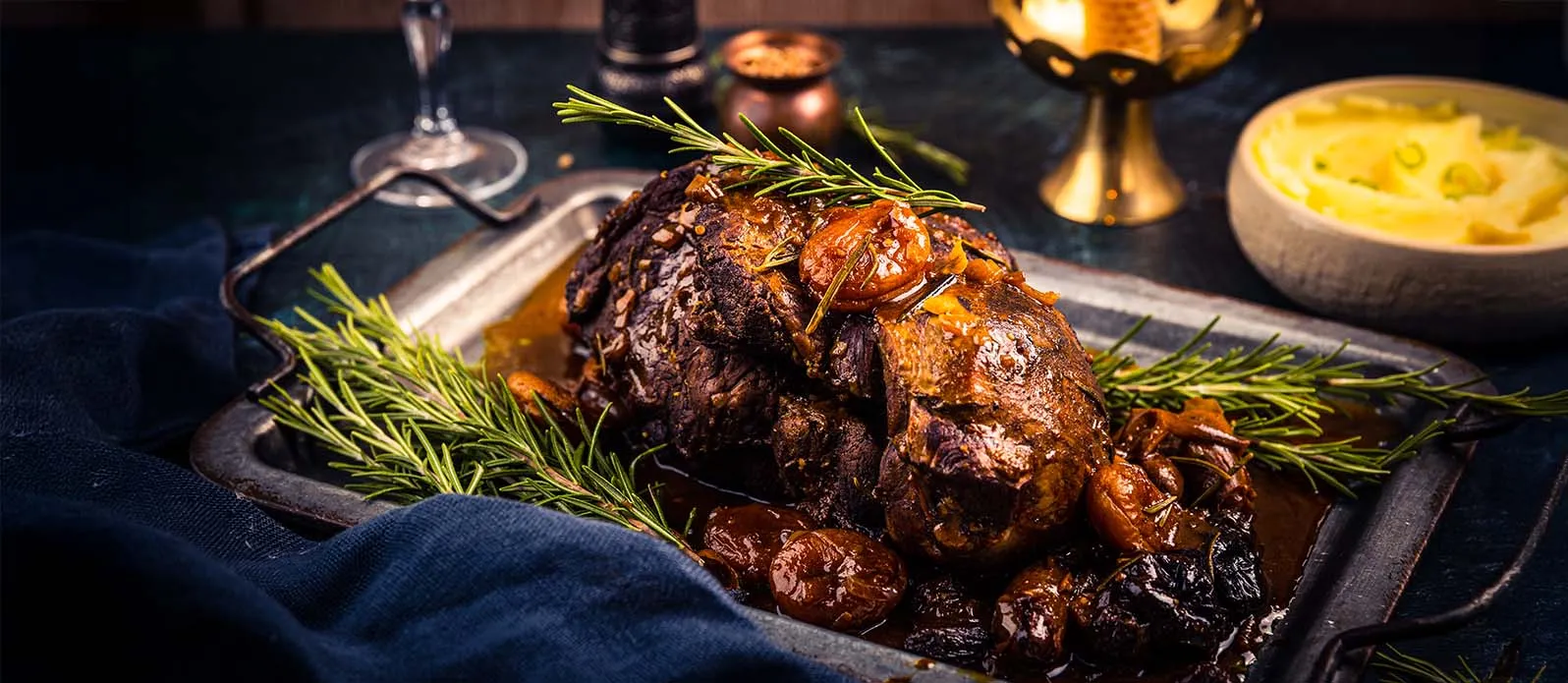 Braised lamb with dried fruits