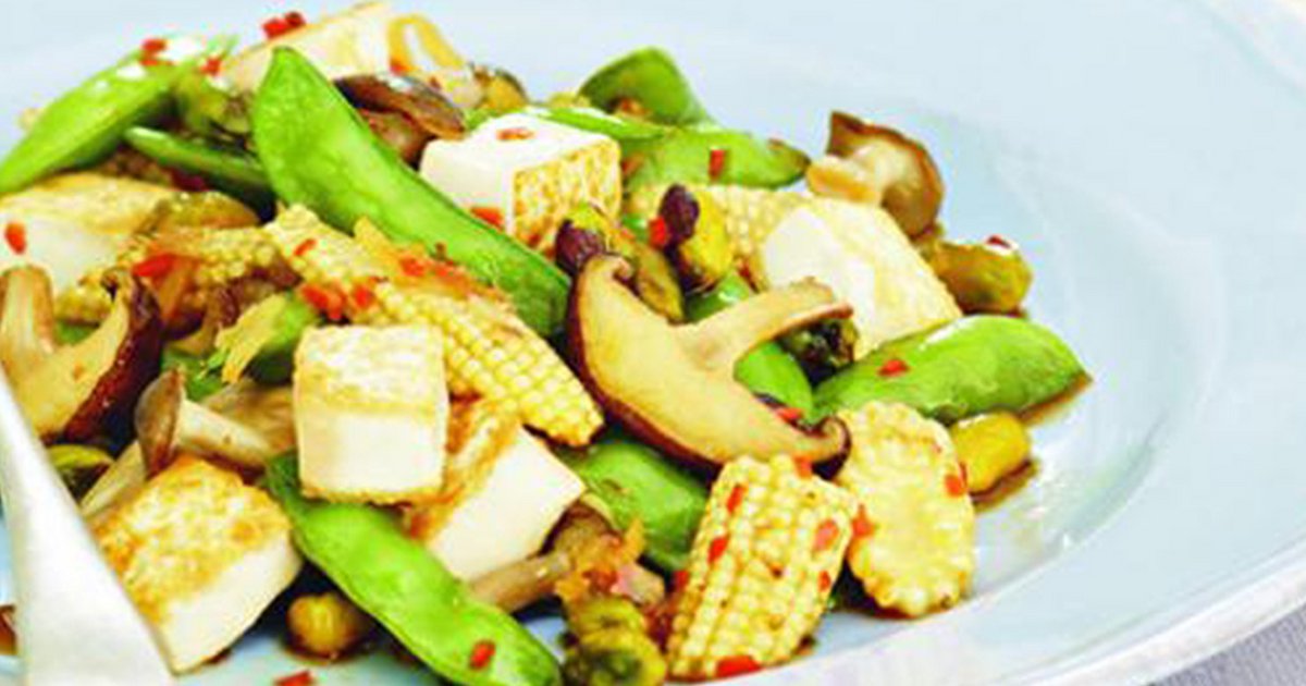 Vegan tofu, snow peas and pistachio salad | Kikkoman