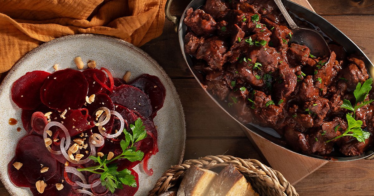 Tangy-sweet chicken livers with beetroot salad and peanuts | Kikkoman