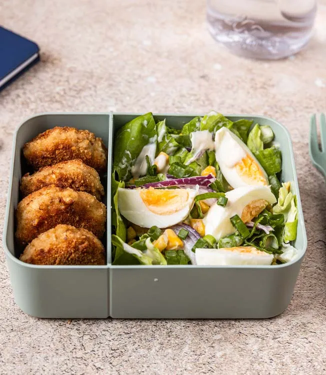Mini turkey patties with yoghurt dip