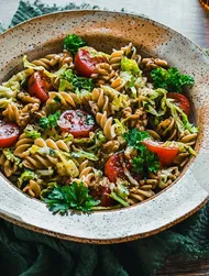 Wholegrain pasta with cabbage and nuts