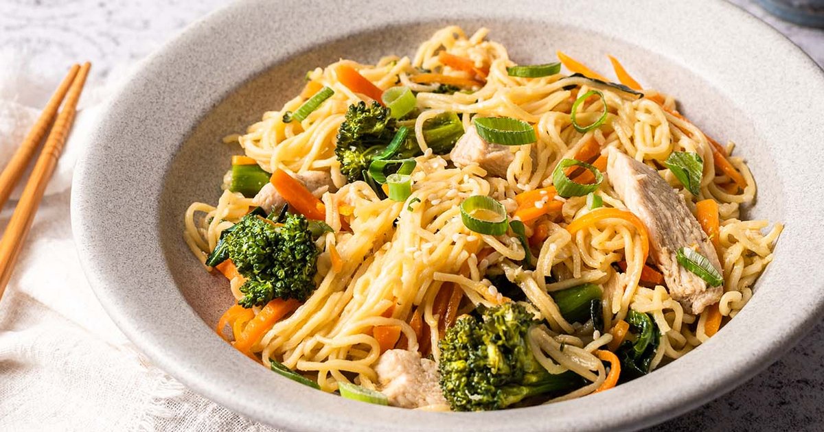 Quick Chicken Stir Fry Noodles with Soy Honey & Ginger Sauce | Kikkoman UK Recipe