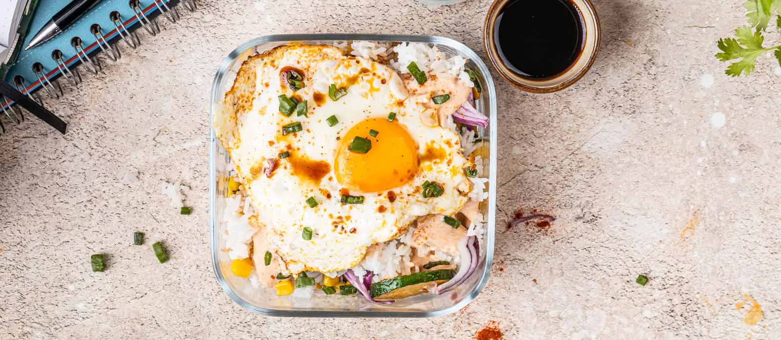 Rice salad with courgette and egg