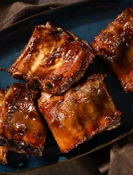 BBQ honey-glazed ribs with espresso rub