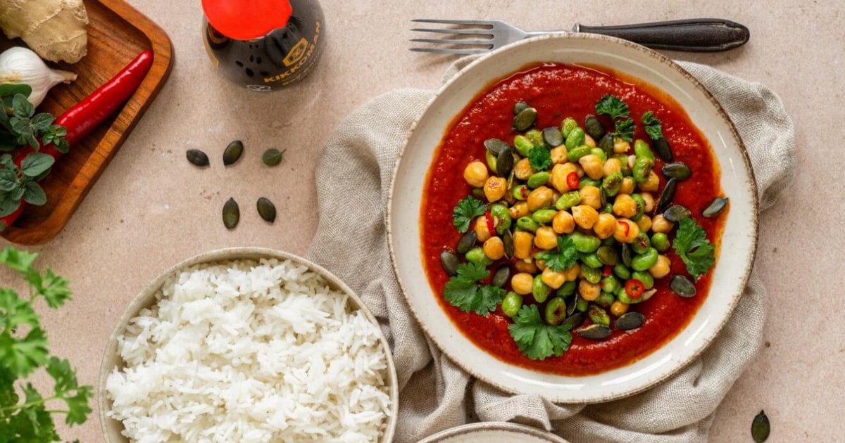 Chickpeas and edamame in pepper sauce | Kikkoman