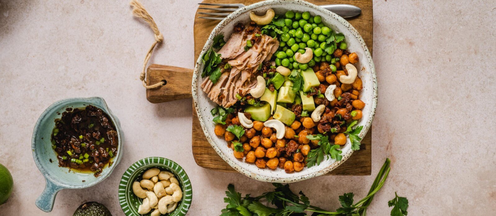 Bowl with caramelised chickpeas in teriyaki marinade Kikkoman