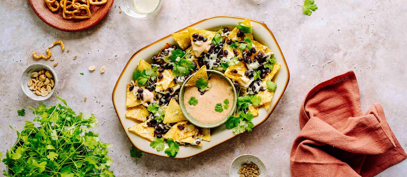 Taco-mayo dip with black bean nachos